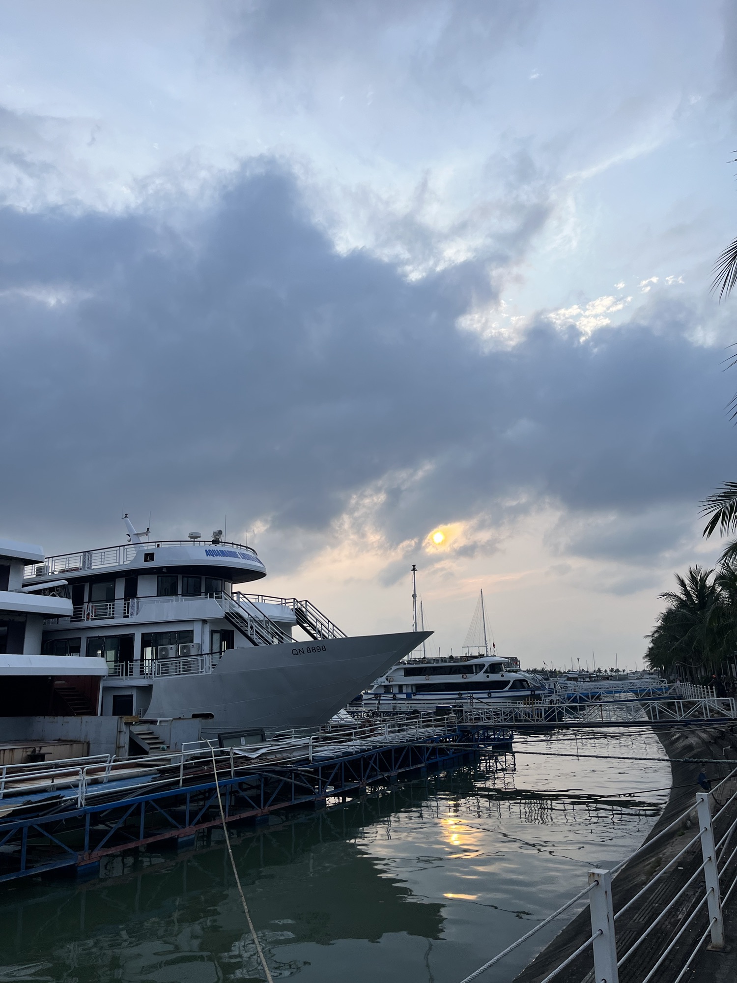 Day 207 – Sleepless again in Halong Bay